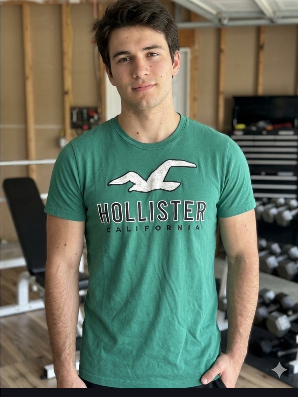 Hollister Men’s Green Graphic Crew Neck Tee, Small